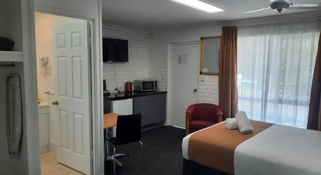 Двухместный номер Standard с видом на бассейн Cleveland Motor Inn
