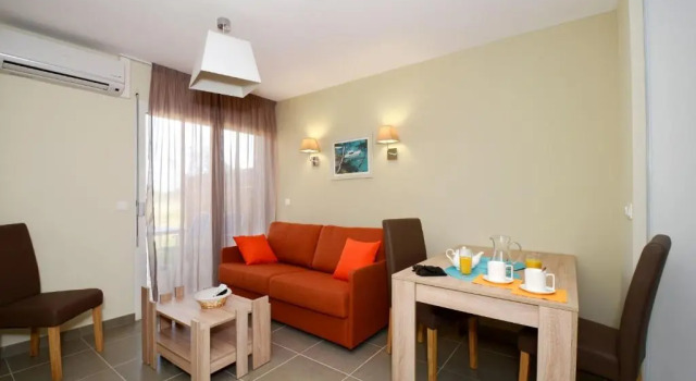 Résidence Odalys Côté Canal, Book Hotel Hotels in Aude with a Pool, Swimming Pool