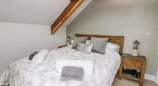 Field View, Book Hotel Llanybydder Glamorgan