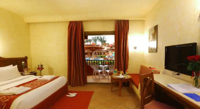 Двухместный номер Standard с видом на бассейн Charmillion Sea Life Resort