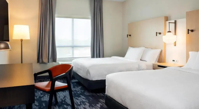 Четырёхместный номер Standard Fairfield by Marriott Inn & Suites North Bay