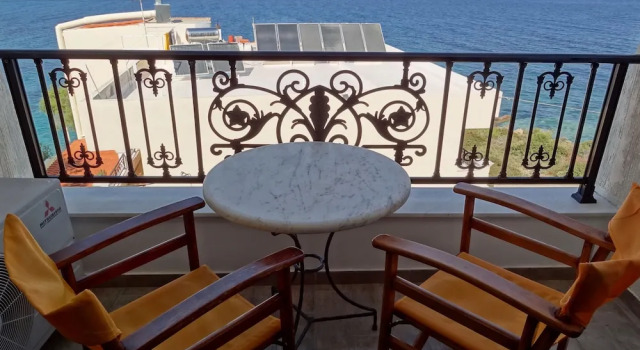 Люкс с балконом и с видом на море Dionysos Hotel