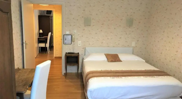Семейный номер Standard Hôtel Restaurant Le Grillon