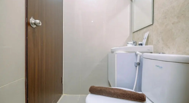 Апартаменты Best Deal And Comfortable Studio At Transpark Cibubur Apartment Near Mall