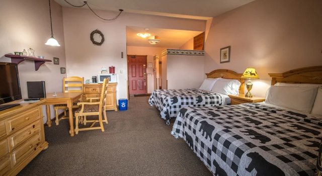 Deluxe Vierer Zimmer mit Seeblick Riverside Motel