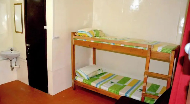 Кровать в общем номере Iloilo Paraw Beach Resort