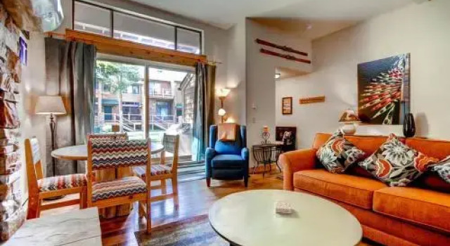 Cedars 18 - Ski-In/Ski-Out Apartment, Rezerwuj Apartament Hotele w Vail Ski z basenem, Basen