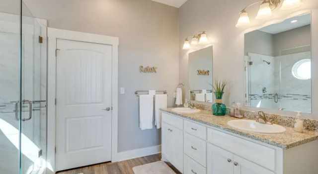 Коттедж Galveston Home w/ Outdoor Shower: Steps to Beach!