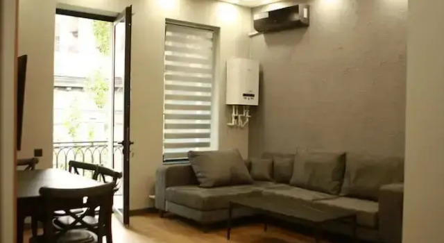 Villa 83