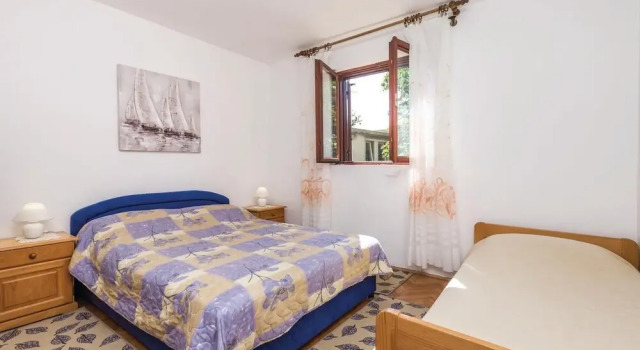 Stunning Home in Barbat-rab With Wifi and 1 Bedrooms, Prenota Hotel Hotel a Isole Quarnerine con parcheggio, Parcheggio