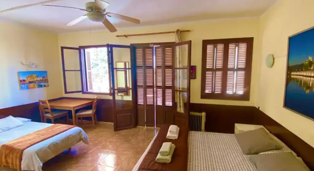 Двухместный номер Deluxe с балконом Hostal Atlanta