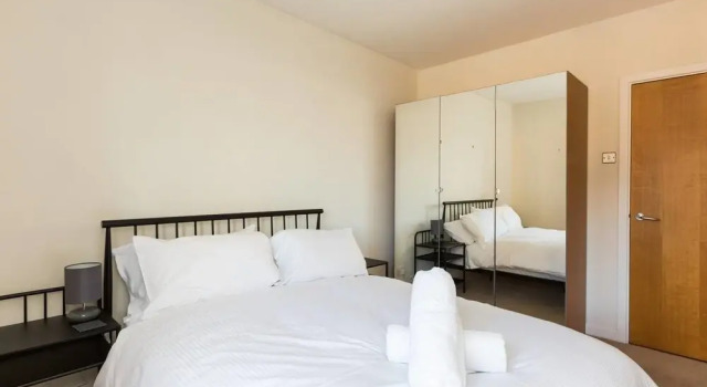 Modern 2 bed 2 Bath - 5 Mins From Canary Wharf, Забронировать Отель Отели Англии 3 звезды, 3*