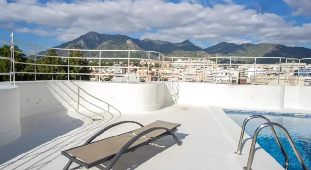 Коттедж c 1 комнатой Spacious Renovated 1-Bedroom Apartment in Marbella Center with Parking