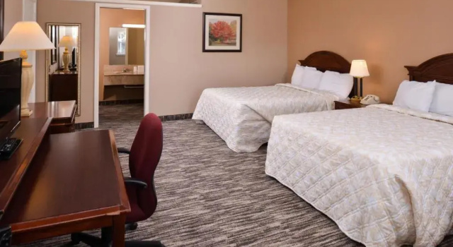 Четырёхместный номер Standard Ranch House Motel