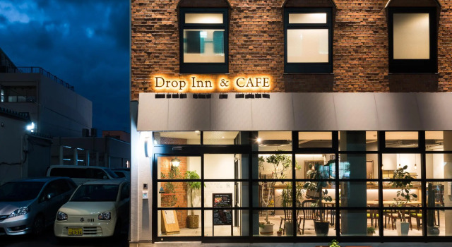 Кровать в общем номере Drop Inn Tottori