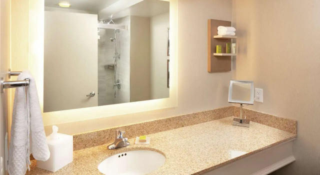 Номер Standard с видом на озеро Hilton Madison Monona Terrace