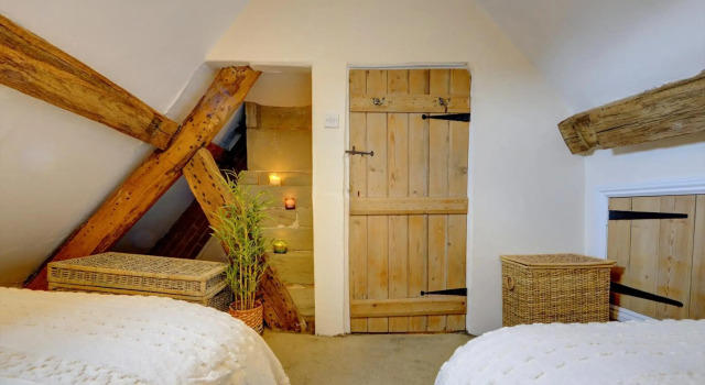 Tudor Cottage by Spa Town Property - Historic Charm in Warwick Town Centre