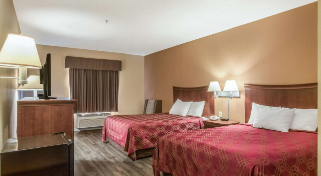 Четырёхместный номер Standard Econo Lodge Inn & Suites Marietta near Dobbins ARB