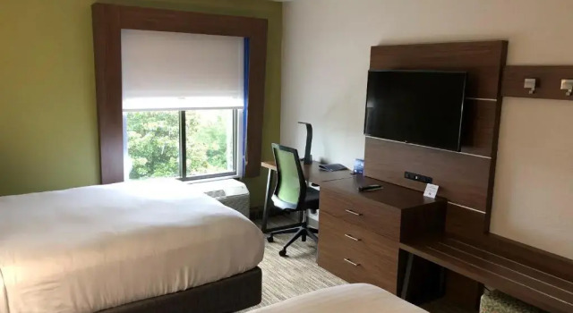 Четырёхместный номер Standard Holiday Inn Express Atlanta-Stone Mountain by IHG