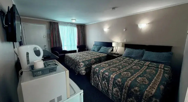 Четырёхместный номер Standard Guest Inn Motel