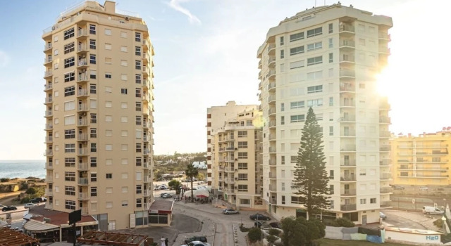 Апартаменты Inviting 2-bed Apartment in Armação de Pêra