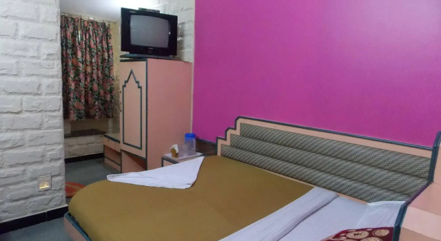 Hotel Everest, Забронировать Отель Отели Мумбай с парковкой, рядом с Royal Consulate General of Saudi Arabia, Парковка