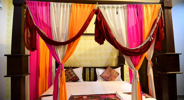 Hotel Marina Mahal