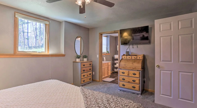 Коттедж Spacious Home w/ Hot Tub, 3 Mi to Deer Mtn