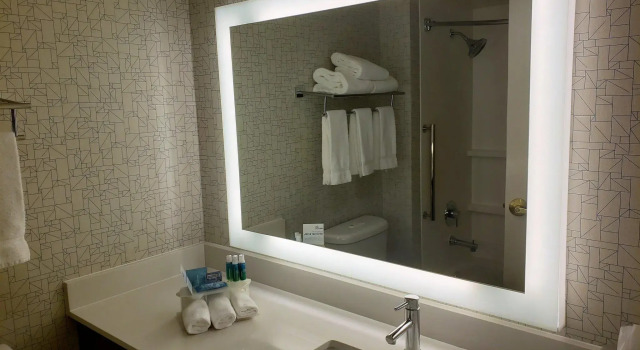 Четырёхместный номер Standard Holiday Inn Express Portland West/Hillsboro by IHG