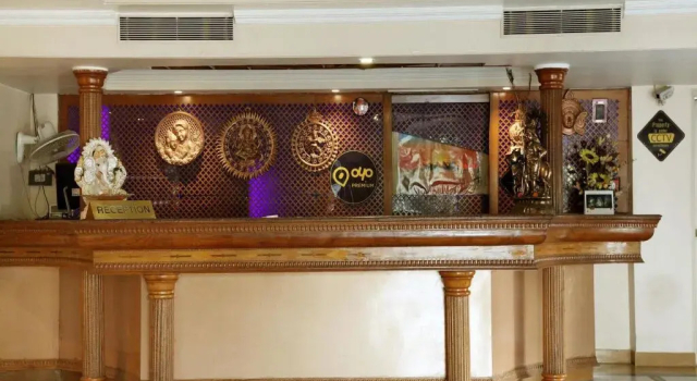 OYO Premium High Court Allahabad
