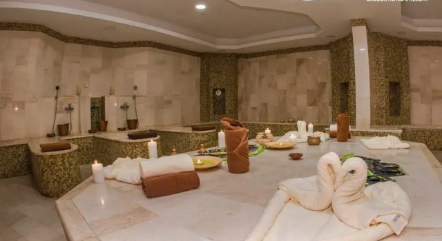 Lagoon Hotel & Resort