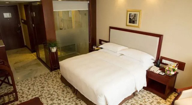 Номер Executive Enrichee Gloria Plaza Hotel Qingdao