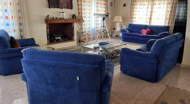 Charming Erimi Villa With Private Pool and Garden View, Varaa Villa Mökit kohteessa Erimi, Mökki