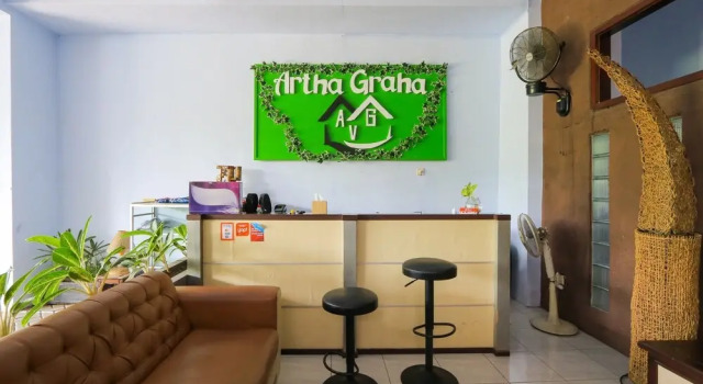 Artha Graha Vip by OYO Rooms