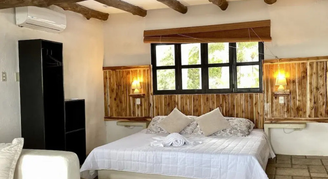 Johnny's Place Hotel, Rezervasyon Otel Monterrico Santa Rosa