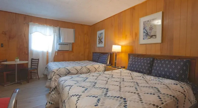 Четырёхместный номер Deluxe Parkside Motel by OYO Meadville Conneaut Lake