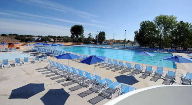 Cozy Mobile Home With AC in Quaint, and Green Camargue, Book Hotel Hotels in Camargue with a Pool, Swimming Pool