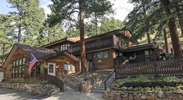 Timber Creek Chalets: 2A, Забронировать Шале Отели Эстес-Парк с парковкой, Парковка
