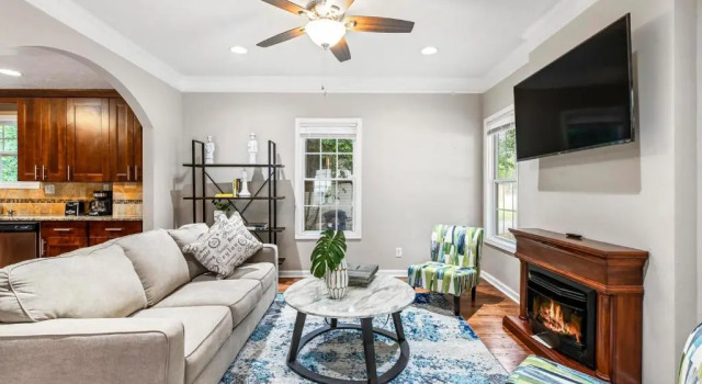 Люкс Gorgeous East Village Home Near Downtown Sleeps 12 5 bedrooms Coffee BBQ AC Parking
