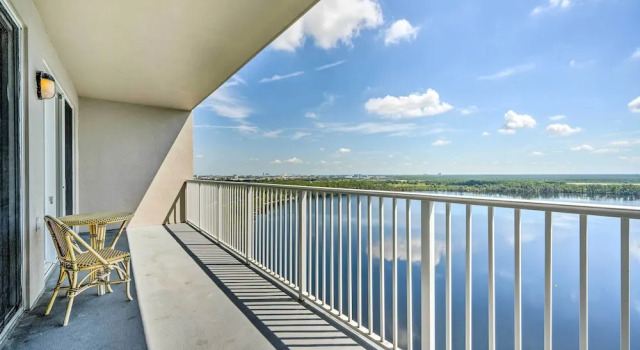 Апартаменты с 2 комнатами с балконом 1 Mi to Disney: Condo w/ Water-view Balcony!