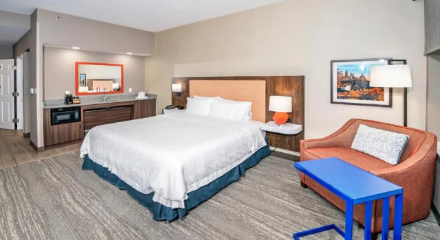 Люкс Hampton Inn by Hilton Ottawa Airport