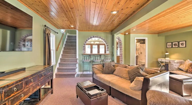 Lake Chautauqua Home < 1/2 Mile to Town & Water, Buchen Sie Hotel Bemus Point 