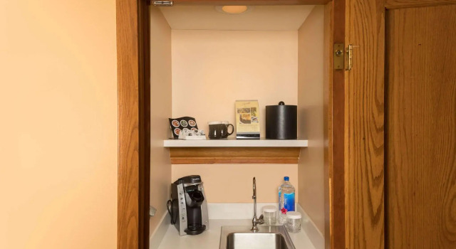 Четырёхместный номер Standard Haywood Park Hotel, an Ascend Collection Hotel