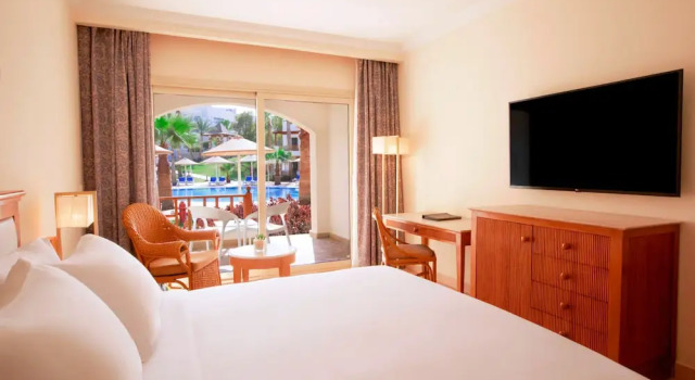 Двухместный номер Superior с видом на бассейн Pickalbatros Royal Grand Sharm