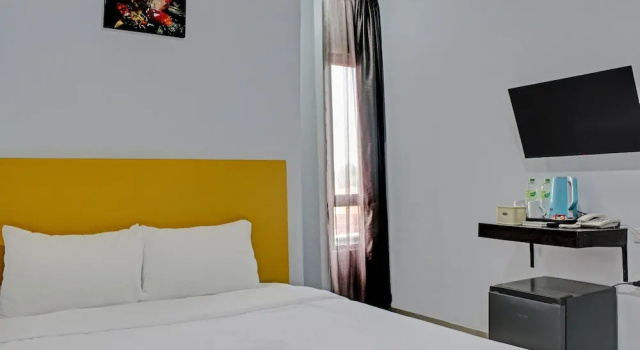 Capital O 92583 Raja Soeta Hostel Syariah, Book Hostel / Vandrerhjem Hoteller i Hajimana med parkering, Parkering