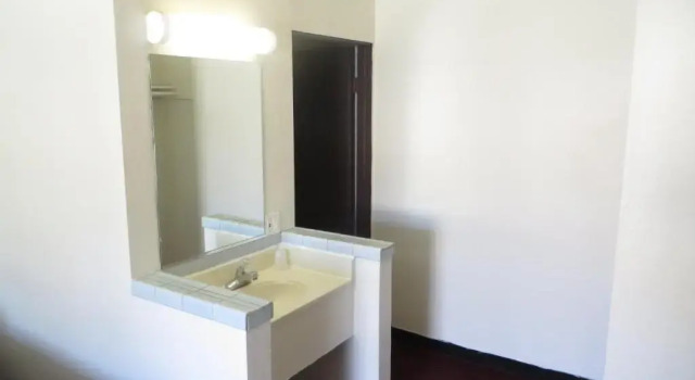 Четырёхместный номер Standard Eagle Rock Motel