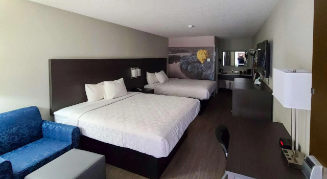Четырёхместный номер Standard Clarion Pointe Statesville