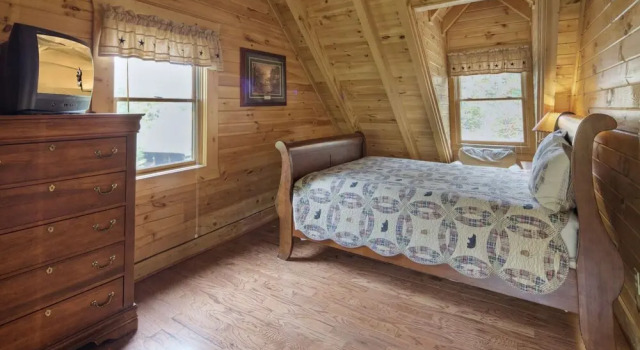Er91 - Eagle's Beauty - Great Location - Close To All The Action! 2 Bedroom Cabin by RedAwning
