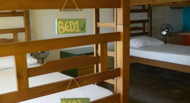 Кровать в общем номере рядом с пляжем Playa del Ritmo Beach Hostel & Bar