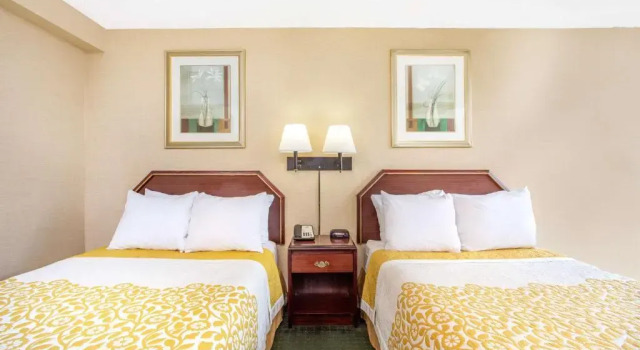 Четырёхместный номер Standard Ramada Limited College Park